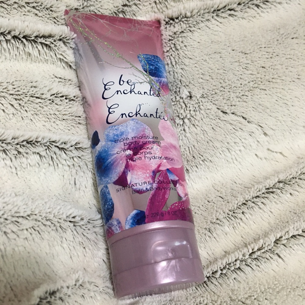 Free with purchase Be enchanted body lotion